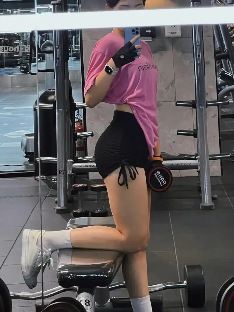 迷你胖健身女孩165 108.#健身 #臀部训练 #微胖女生 - 抖音