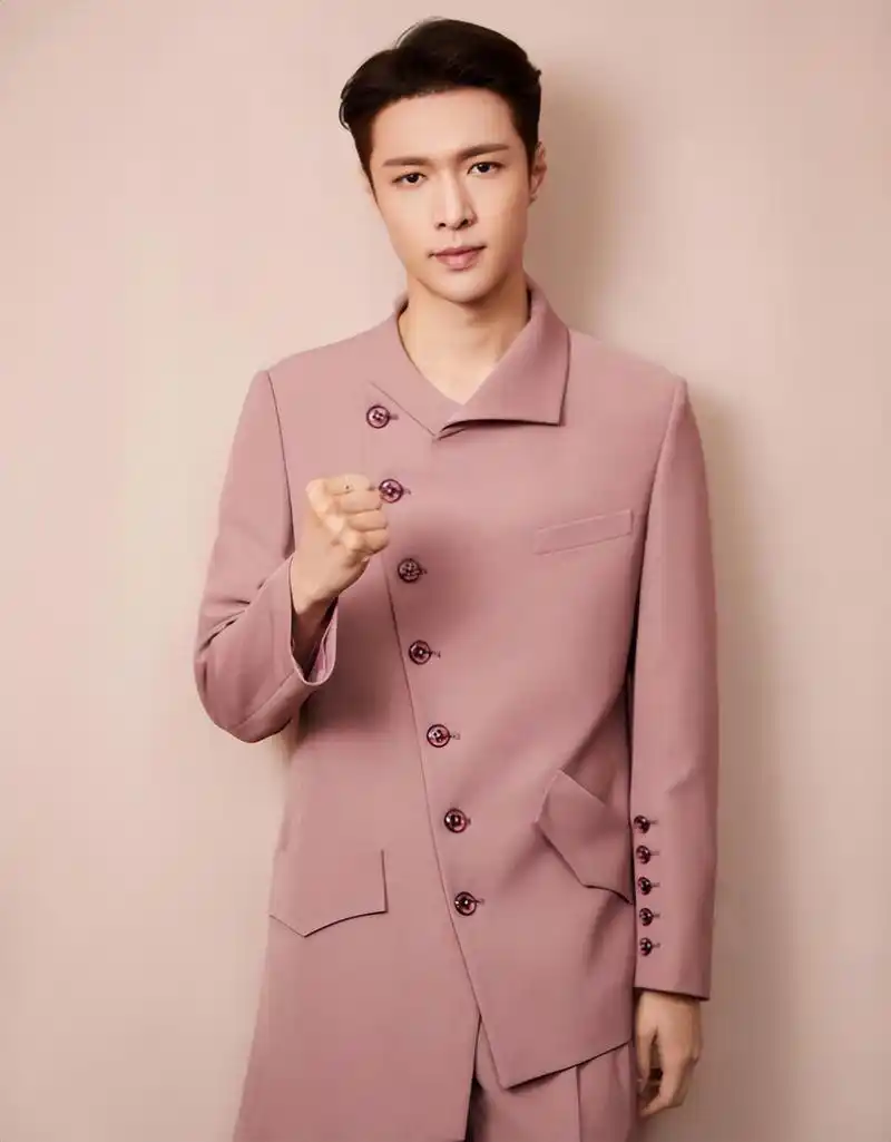 男明星大多数也是"照骗",写真照帅气逼人,一看生图就原形毕露