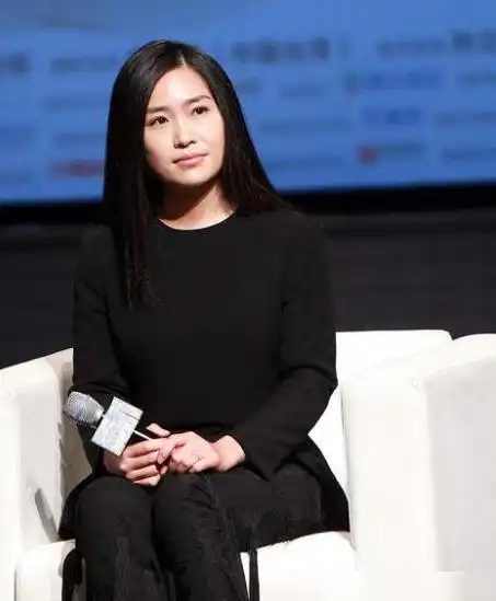 张艺谋最心爱女儿,曾嫁外籍老公惨遭家暴,怒斥巩俐"你毁我童年"|张末