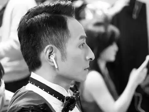 杜海涛晒众主持人黑白照 吴昕侧颜秒杀沈梦辰