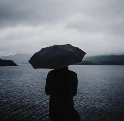 喜欢的黑白头像和孤独的背影. @晏翎.