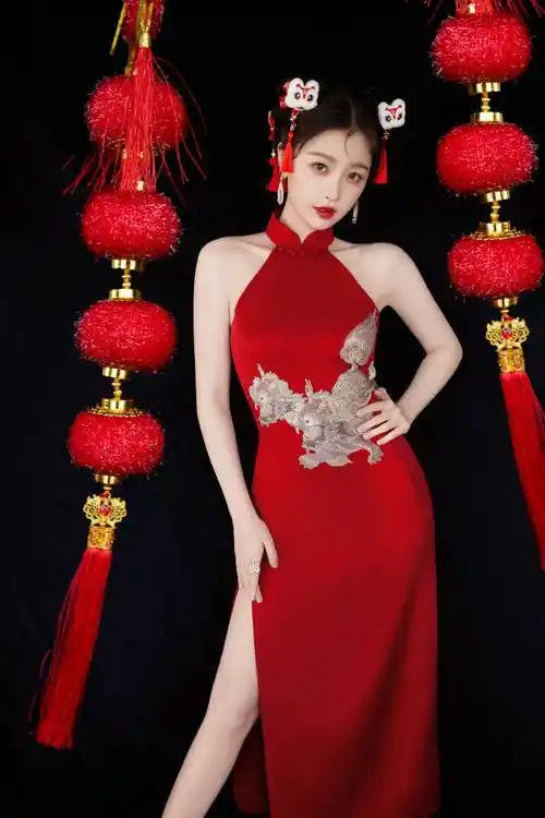 虞书欣真敢穿,穿大露肩高开叉旗袍秀凹凸身材,双手举高可爱性感_传统