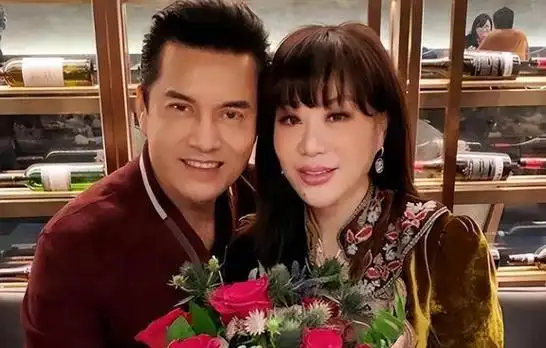 吕良伟的生活发生了巨大的改变,这是在与杨小娟结婚之后发生的.