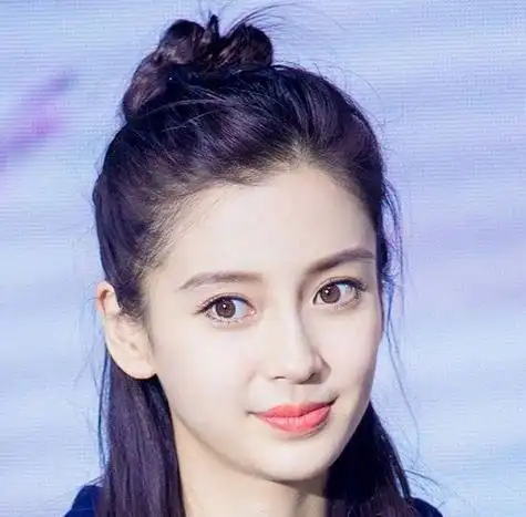 娱乐圈扎"丸子头"的五位女星,热巴美艳,赵丽颖可爱,杨幂清纯