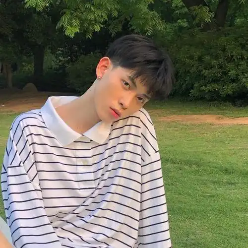 帅炸了的简单耐看高冷男生头像