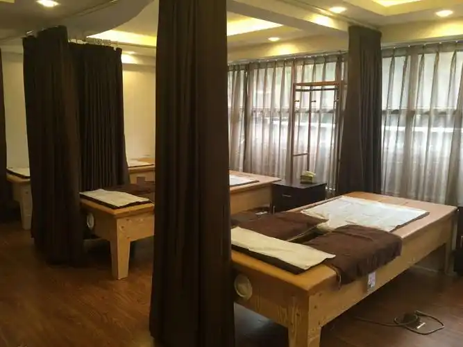 重磅好消息 弘康堂艾灸养生馆为回馈新老客户特推出不限次理疗卡,不限