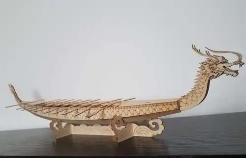 钱晓津之子王梓涵的手工作品:龙舟