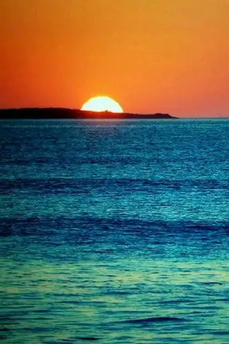 ②关于两只手的,好看些,清新些的.③有爱心的.