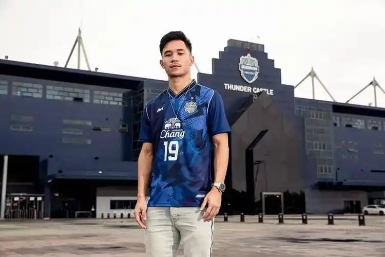 武里南联发布2022赛季亚冠主客场球衣