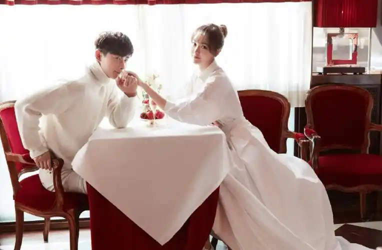 原创娱乐圈又有人撒狗粮罗晋镜头下唐嫣笑容超甜这爱情谁能不酸