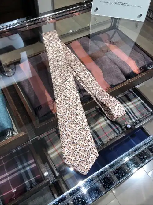 burberry巴宝莉专柜款满logo领带