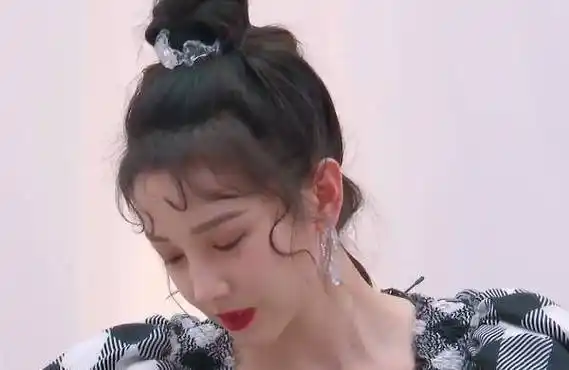 陈小纭为讨好周笔畅让容祖儿下不来台怪不得祖儿不想再当队长