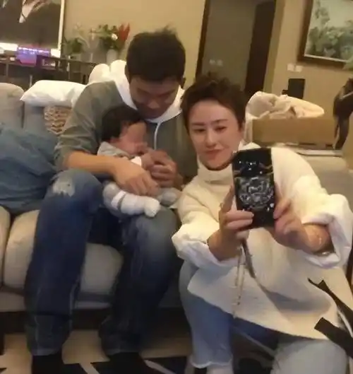 不搭档后,沈腾事业更红火,马丽总演烂片,却嫁给小老公幸福无比