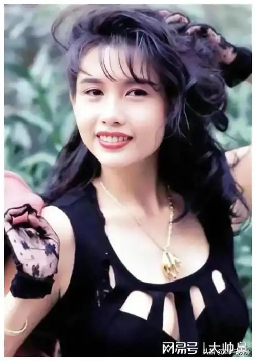 旧时光里的邱淑贞,笑容甜美青涩,宅男第一女神名不虚传!