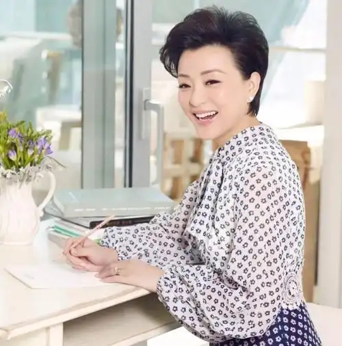 杨澜b中放红枣事件是怎么回事