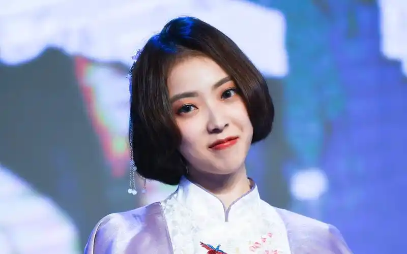 sing女团四周年粉丝见面会 许诗茵《一生天涯》现场首秀_哔哩哔哩 (゜