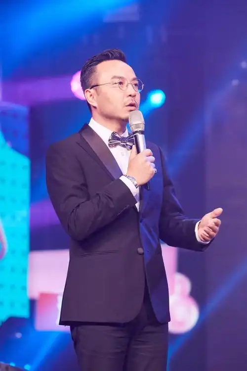 "天天向上"的主持人,远离"网络时代",他一直守护自己的初心