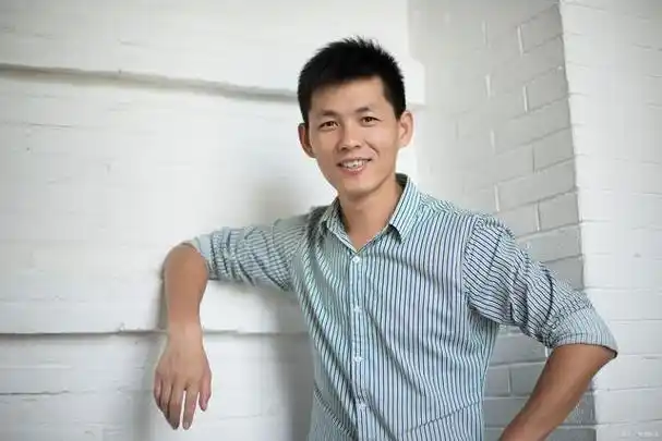 和40岁男网友私奔后后悔不已,30岁女子到山村生娃后哭着想回家