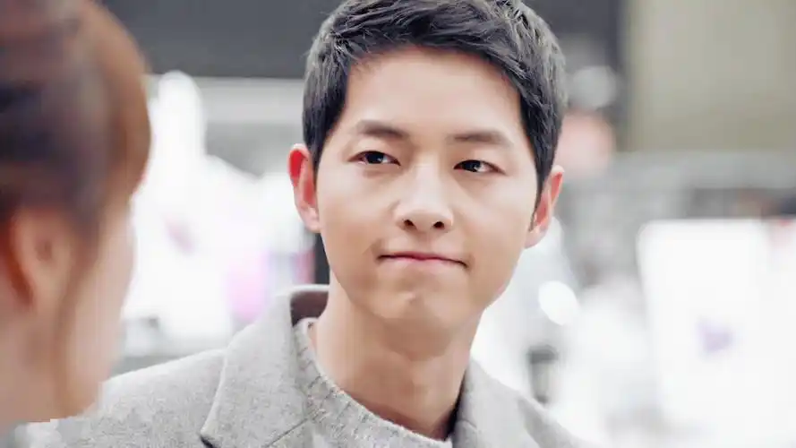 宋仲基《太阳的后裔》柳时镇可爱表情包桌面壁纸