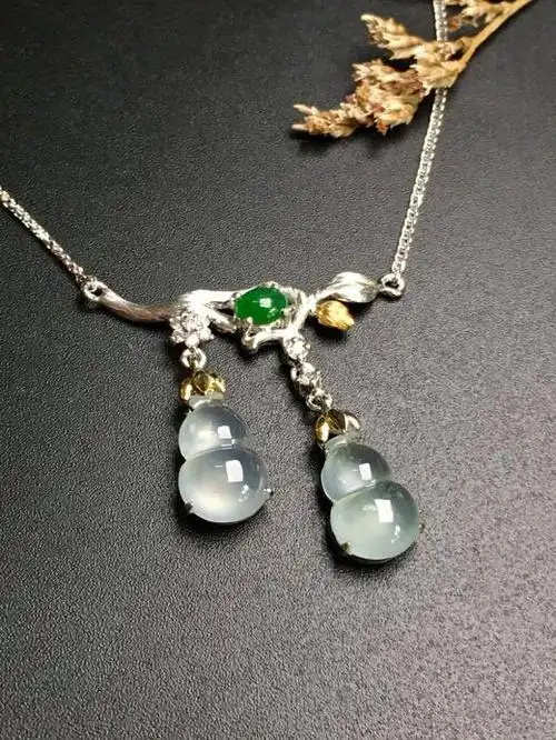 12410翡翠高冰双葫芦吊坠