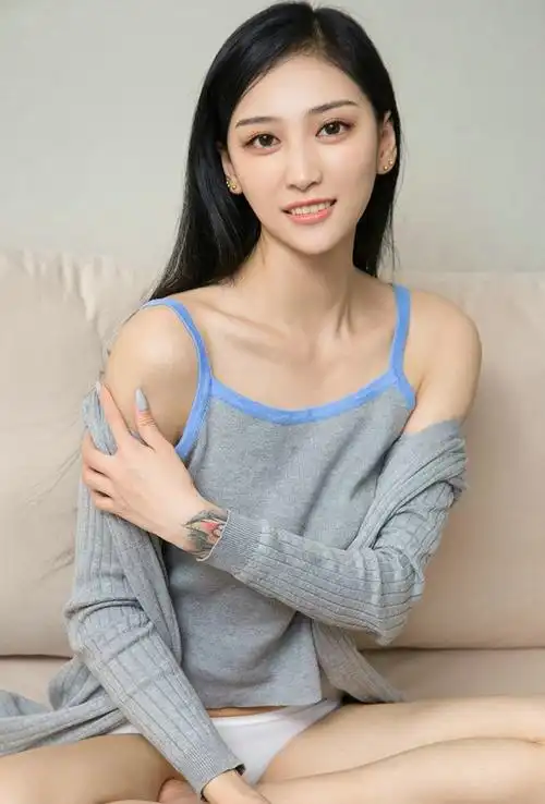 纹身嫩模安雅若私房诱惑写真