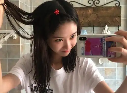 路人偶遇半藏森林晒生图颜值翻车?网友:为什么她越长越像林有有