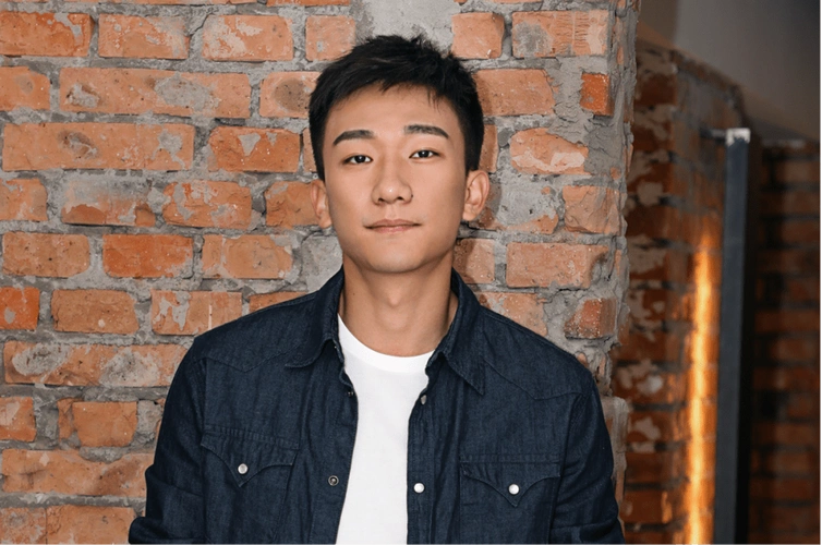 马伊琍和小自己17岁的绯闻男友吴昊宸开始传出绯闻恋情,最早是在2020