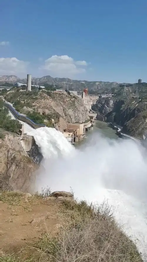 刘家峡大坝泄洪