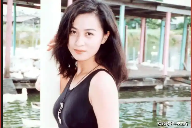 严格来说,刘嘉玲并不是真正的香港人,而是江苏苏州人,祖籍是广西.