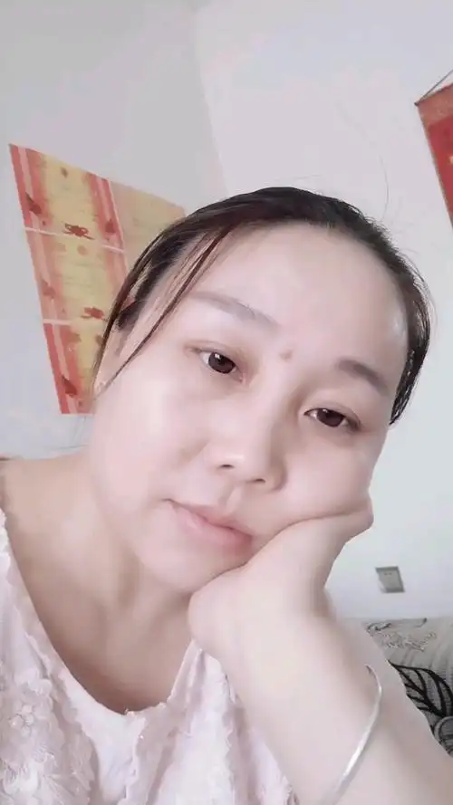 四十岁纯素颜的我,大家看我有多大