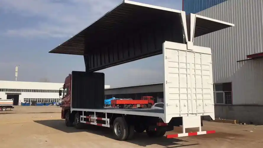 前四后四飞翼箱式运输车图片