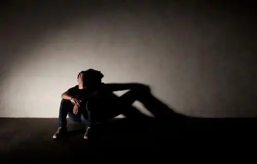 孤独一个人伤感照片