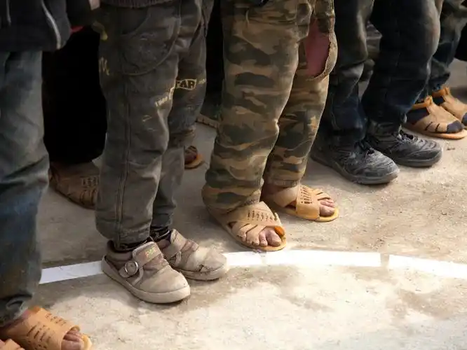 "冰花男孩"成网红!贫困山区儿童艰辛上学路,戳中了谁的痛点?