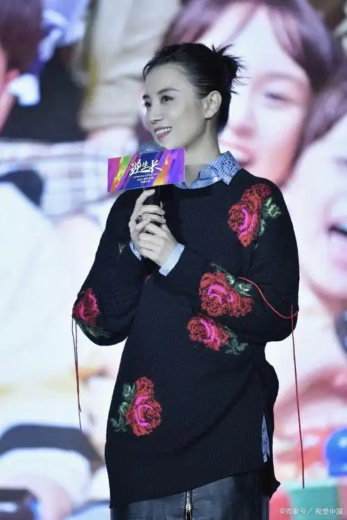 宋佳春晚彩排路透:冷白皮   全黑 look,气场全开燃爆期待值