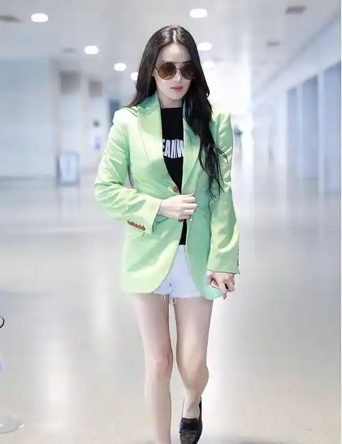 "大菠萝"的5厘头牛仔裤,让张馨予回头率爆棚,网友:真诱人_短裤_魅力