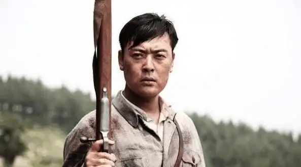 因《亮剑》成名, 走红后患抑郁自杀, 妻子不离不弃, 现成硬汉代表