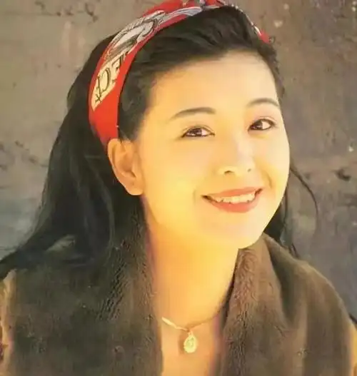 伍咏薇年轻时的美图|粤语歌曲|华语音乐_网易订阅