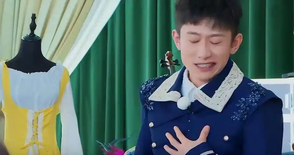 在本期节目中,跑男成员们面对着各种可怕的场景和鬼脸,让他们直呼"好