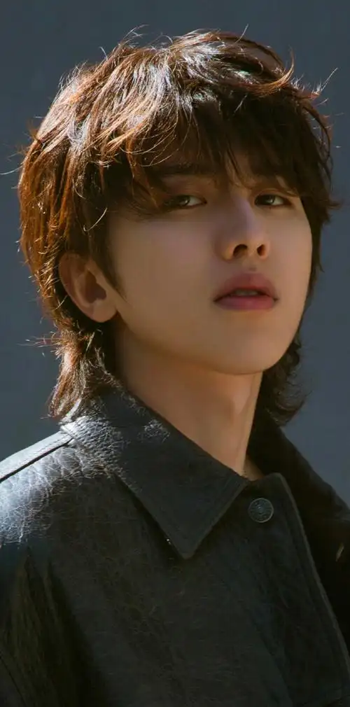 蔡徐坤秋日青空机车大片