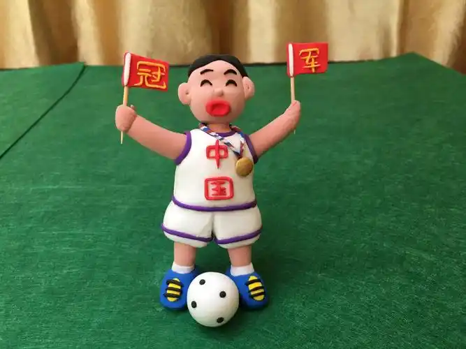 太空粘土上巧夺天空足球明星王丽