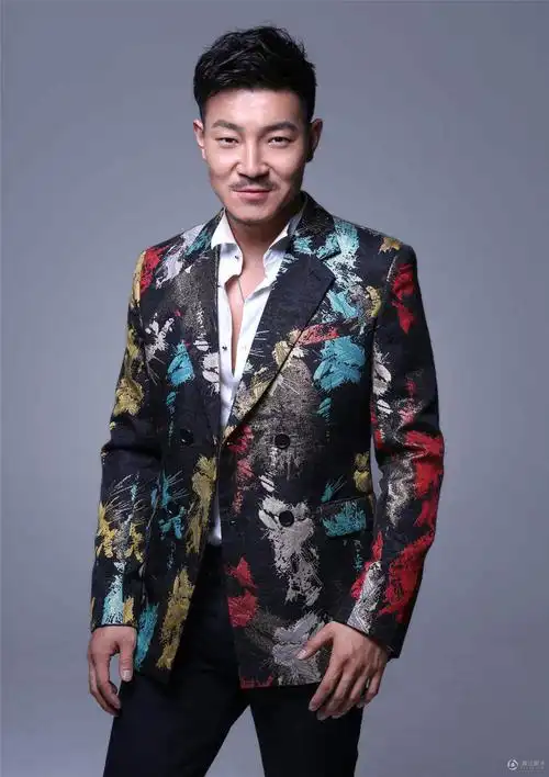 高清:延翔爆初秋时尚大片 展现霸气雅痞魅力