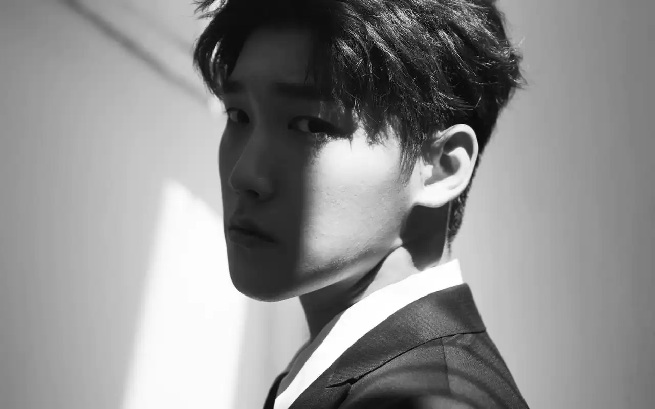 邢昭林帅气西装写真图片桌面壁纸