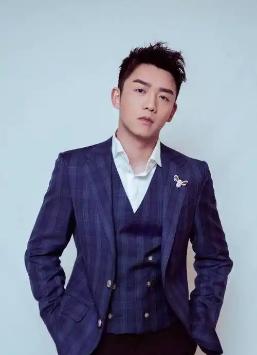 明星代言问题不断,郑恺退股份疑"金蝉脱壳",投资人拉横幅控诉_火凤