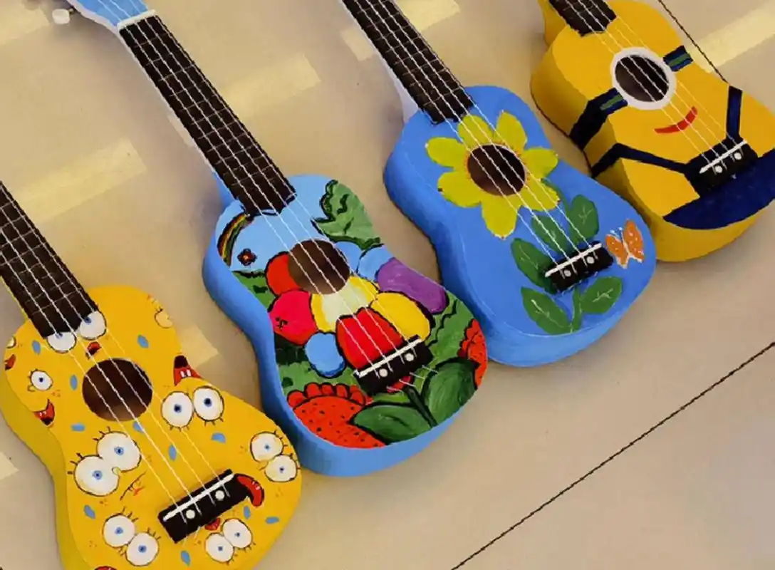 40个超有创意的手绘尤克里里图案集合 近期爆火的手工项目:手绘