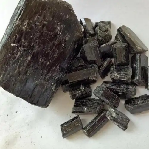 块状电气石 30-50mm 新疆单晶体黑色电气石矿石 电气石颗粒 样品免费