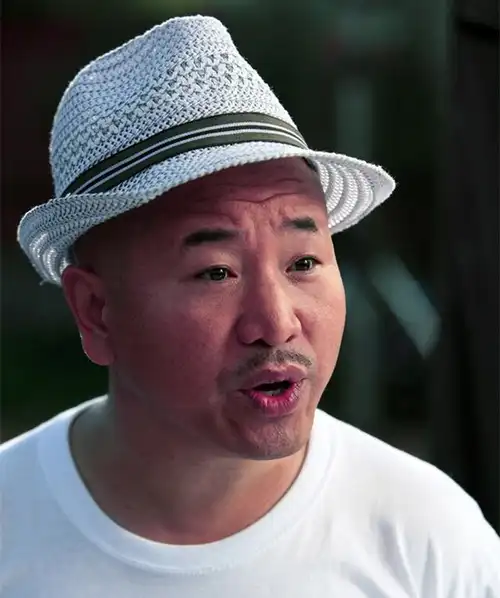 本山传媒中的隐藏高手,王小利台球水平近乎职业,曾对抗国际球星