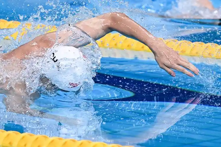 游泳——男子50米自由泳半决赛赛况_新华社