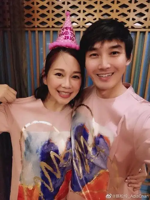 陈松伶携张铎穿情侣装庆49岁生日温馨浪漫结婚八年无子女留遗憾