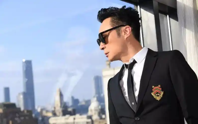 吴镇宇从龙套到无冕之王的怪咖