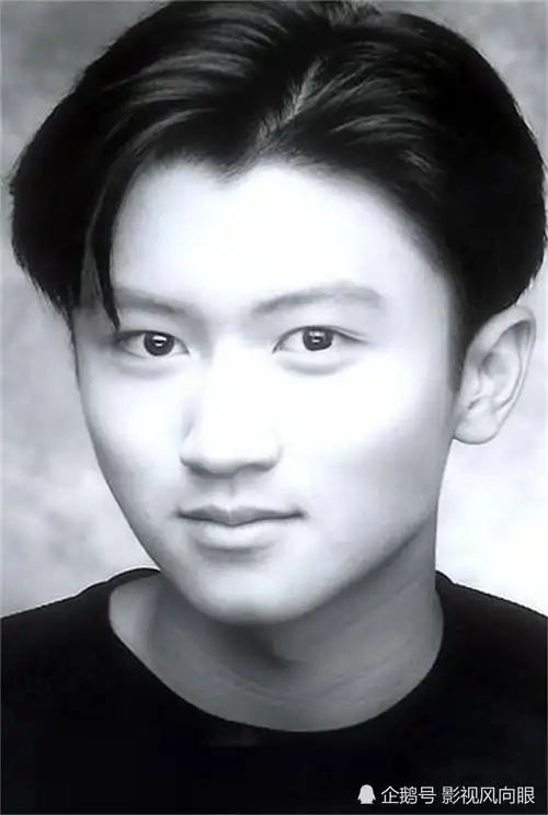 张柏芝大儿子越长越帅气,拿谢霆锋少年时照片一比,网友:亲生!